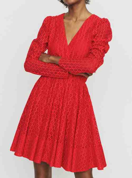 Comment accéder à une robe rouge pour un mariage?
