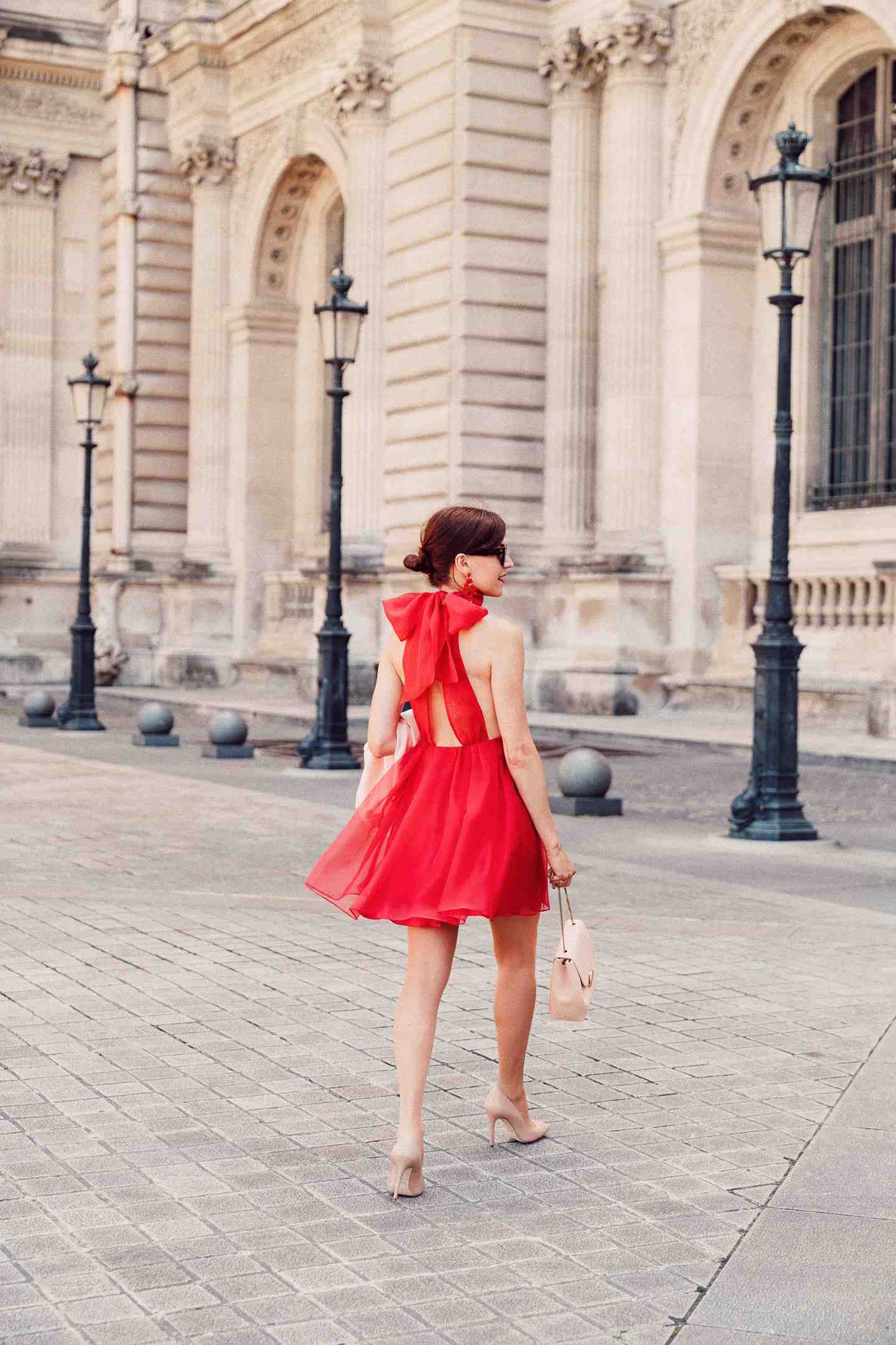 Quelle veste avec une robe rouge pour un mariage?