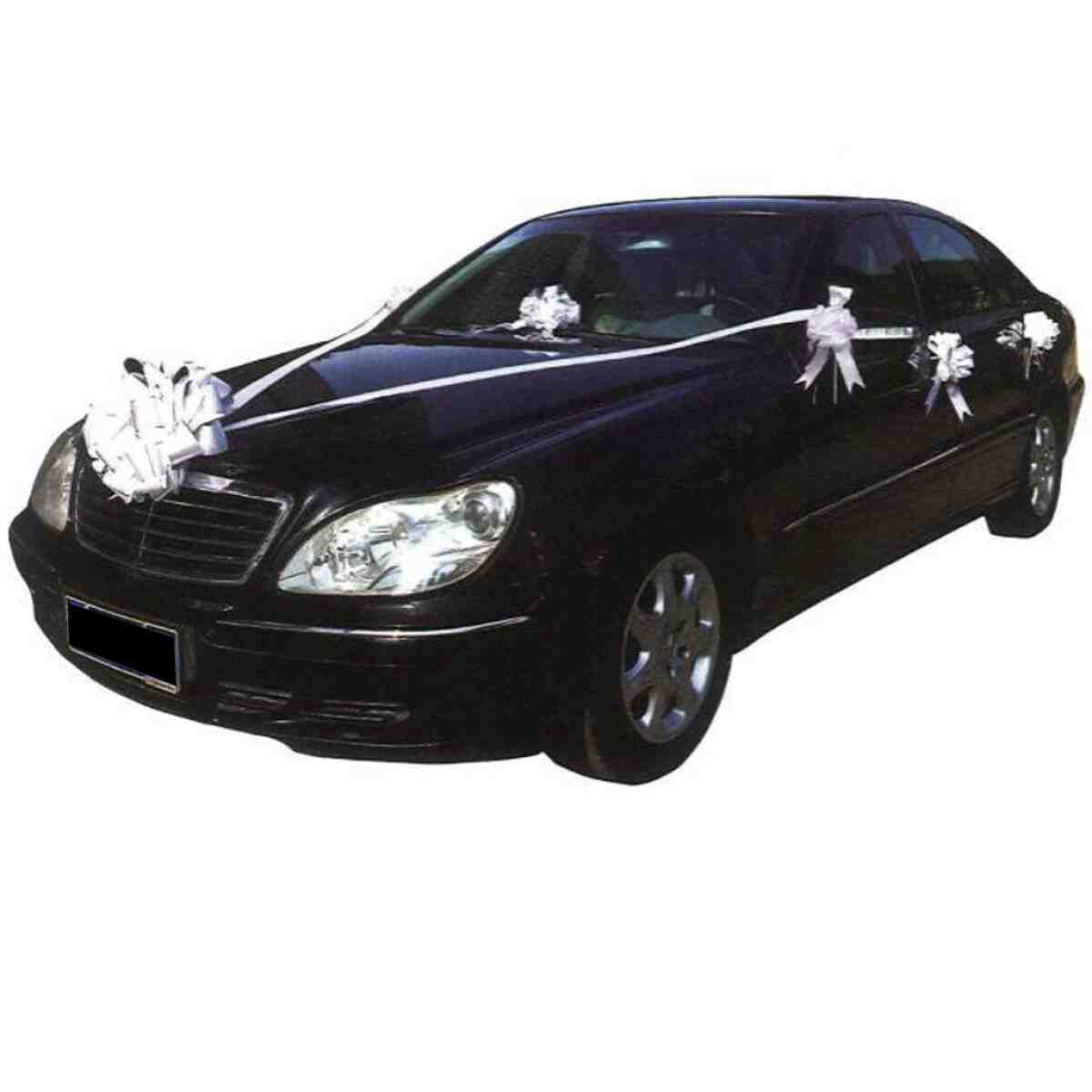 Comment décorer une voiture de mariage avec du tulle