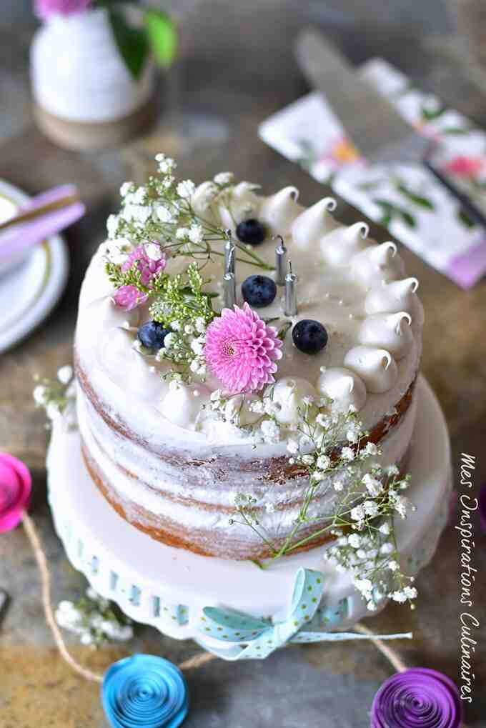 Quelles fleurs sont sur un gâteau?